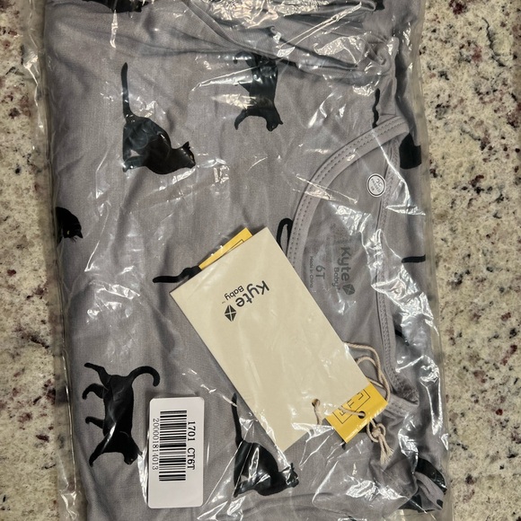 Kyte BABY black cat long sleeve pajamas NIB, size 6T - Picture 2 of 2
